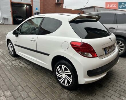 Белый Пежо 207, объемом двигателя 1.36 л и пробегом 164 тыс. км за 4700 $, фото 4 на Automoto.ua