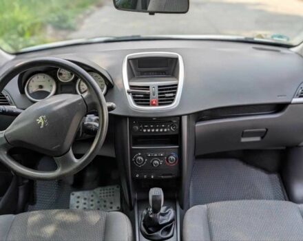 Пежо 207 2009 в Киеве на Automoto.ua Белый Пежо 207, объемом двигателя 1.4 л и пробегом 163 тыс. км за 4200 $, фото 7 на Automoto.ua