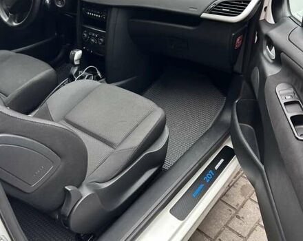 Белый Пежо 207, объемом двигателя 1.36 л и пробегом 164 тыс. км за 4700 $, фото 16 на Automoto.ua