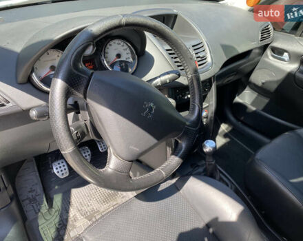 Белый Пежо 207, объемом двигателя 1.56 л и пробегом 174 тыс. км за 5700 $, фото 8 на Automoto.ua