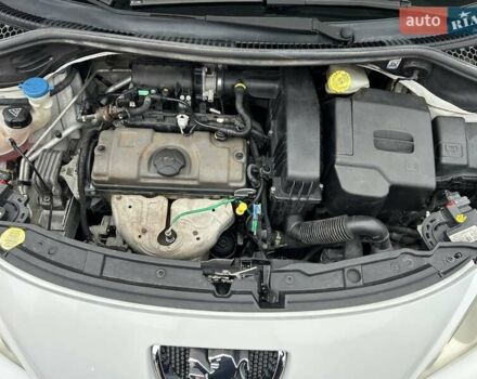 Белый Пежо 207, объемом двигателя 1.36 л и пробегом 164 тыс. км за 4700 $, фото 22 на Automoto.ua