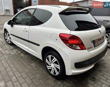 Белый Пежо 207, объемом двигателя 1.36 л и пробегом 164 тыс. км за 4700 $, фото 21 на Automoto.ua