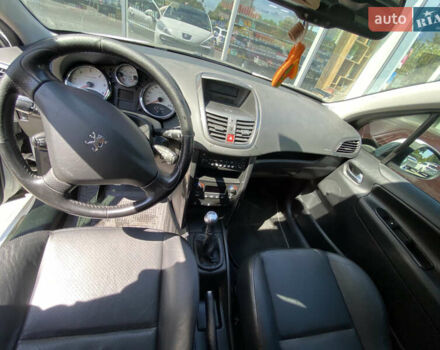 Белый Пежо 207, объемом двигателя 1.56 л и пробегом 174 тыс. км за 5700 $, фото 5 на Automoto.ua