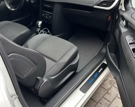 Белый Пежо 207, объемом двигателя 1.36 л и пробегом 164 тыс. км за 4700 $, фото 17 на Automoto.ua