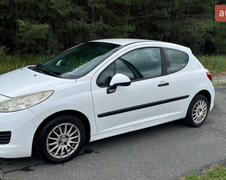 Білий Пежо 207, об'ємом двигуна 1.36 л та пробігом 237 тис. км за 4300 $, фото 2 на Automoto.ua