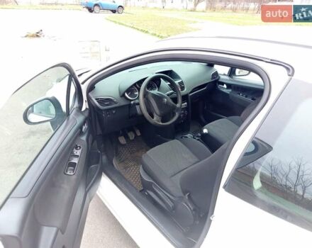 Белый Пежо 207, объемом двигателя 1.36 л и пробегом 269 тыс. км за 3500 $, фото 9 на Automoto.ua