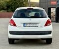 Білий Пежо 207, об'ємом двигуна 1.36 л та пробігом 200 тис. км за 4900 $, фото 7 на Automoto.ua