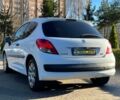 Белый Пежо 207, объемом двигателя 1.4 л и пробегом 209 тыс. км за 3900 $, фото 4 на Automoto.ua