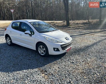 Білий Пежо 207, об'ємом двигуна 1.4 л та пробігом 241 тис. км за 5150 $, фото 1 на Automoto.ua