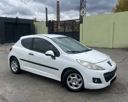 Пежо 207 2010 в Лубнах на Automoto.ua Белый Пежо 207, объемом двигателя 1.36 л и пробегом 190 тыс. км за 4199 $, фото 6 на Automoto.ua