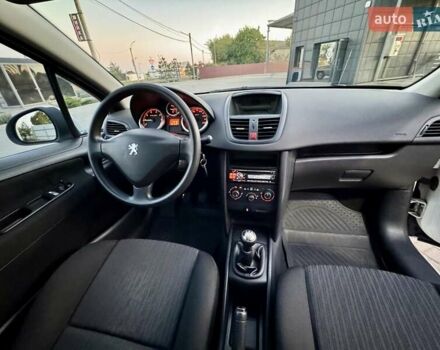 Білий Пежо 207, об'ємом двигуна 1.36 л та пробігом 200 тис. км за 4900 $, фото 35 на Automoto.ua