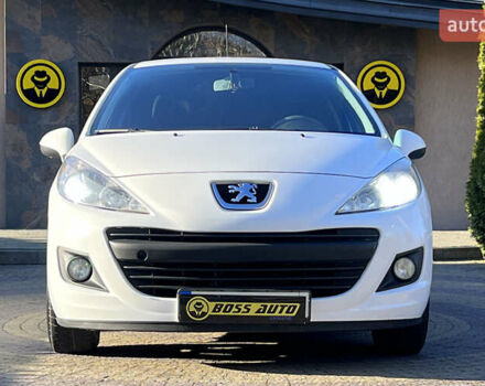 Белый Пежо 207, объемом двигателя 1.36 л и пробегом 238 тыс. км за 3900 $, фото 1 на Automoto.ua