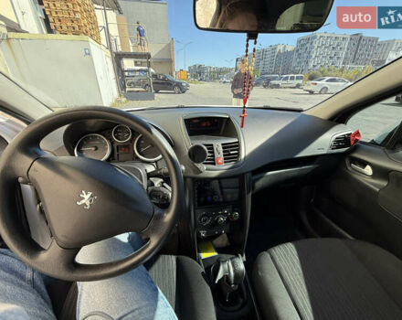 Белый Пежо 207, объемом двигателя 1.4 л и пробегом 209 тыс. км за 3500 $, фото 13 на Automoto.ua