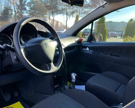 Белый Пежо 207, объемом двигателя 1.4 л и пробегом 209 тыс. км за 3900 $, фото 13 на Automoto.ua