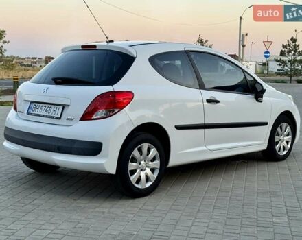 Білий Пежо 207, об'ємом двигуна 1.36 л та пробігом 200 тис. км за 4900 $, фото 8 на Automoto.ua