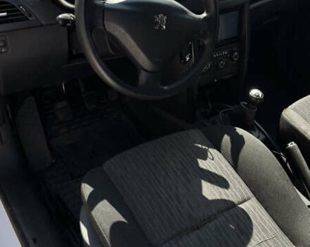 Білий Пежо 207, об'ємом двигуна 1.36 л та пробігом 237 тис. км за 4300 $, фото 12 на Automoto.ua