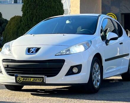 Белый Пежо 207, объемом двигателя 1.4 л и пробегом 209 тыс. км за 3900 $, фото 2 на Automoto.ua