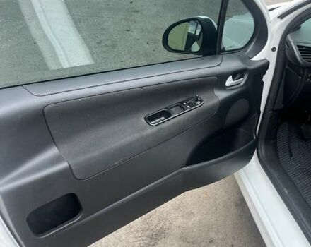 Пежо 207 2010 в Лубнах на Automoto.ua Белый Пежо 207, объемом двигателя 1.36 л и пробегом 190 тыс. км за 4199 $, фото 13 на Automoto.ua