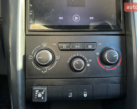 Белый Пежо 207, объемом двигателя 1.36 л и пробегом 238 тыс. км за 3900 $, фото 11 на Automoto.ua