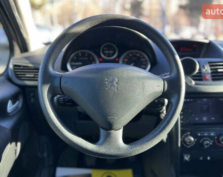 Белый Пежо 207, объемом двигателя 1.36 л и пробегом 238 тыс. км за 3900 $, фото 9 на Automoto.ua