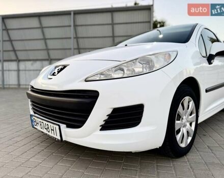 Білий Пежо 207, об'ємом двигуна 1.36 л та пробігом 200 тис. км за 4900 $, фото 2 на Automoto.ua
