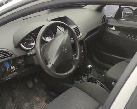 Білий Пежо 207, об'ємом двигуна 1.36 л та пробігом 214 тис. км за 1000 $, фото 4 на Automoto.ua