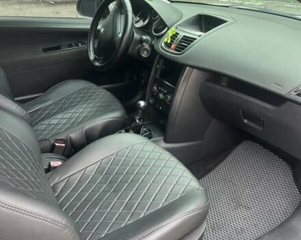 Пежо 207 2010 в Лубнах на Automoto.ua Белый Пежо 207, объемом двигателя 1.36 л и пробегом 190 тыс. км за 4199 $, фото 23 на Automoto.ua