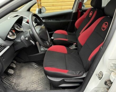 Белый Пежо 207, объемом двигателя 1.6 л и пробегом 180 тыс. км за 5200 $, фото 4 на Automoto.ua