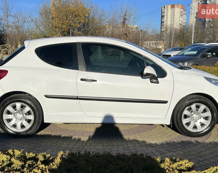 Белый Пежо 207, объемом двигателя 1.36 л и пробегом 238 тыс. км за 3900 $, фото 7 на Automoto.ua