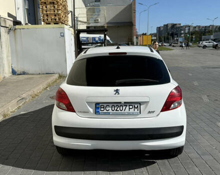 Белый Пежо 207, объемом двигателя 1.4 л и пробегом 209 тыс. км за 3500 $, фото 3 на Automoto.ua