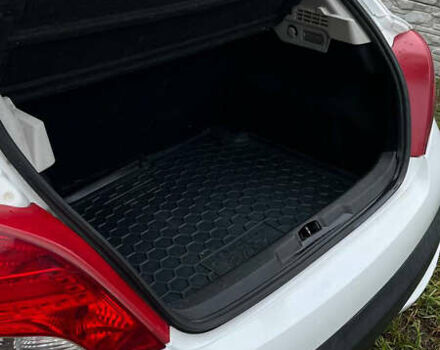 Білий Пежо 207, об'ємом двигуна 1.36 л та пробігом 237 тис. км за 4300 $, фото 10 на Automoto.ua