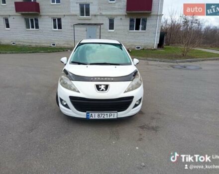 Белый Пежо 207, объемом двигателя 1.36 л и пробегом 269 тыс. км за 3500 $, фото 1 на Automoto.ua