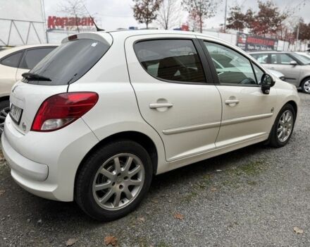 Белый Пежо 207, объемом двигателя 1.6 л и пробегом 180 тыс. км за 5200 $, фото 2 на Automoto.ua