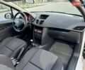 Білий Пежо 207, об'ємом двигуна 1.36 л та пробігом 200 тис. км за 4900 $, фото 34 на Automoto.ua