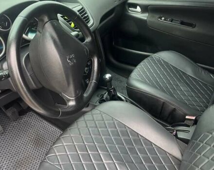 Пежо 207 2010 в Лубнах на Automoto.ua Белый Пежо 207, объемом двигателя 1.36 л и пробегом 190 тыс. км за 4199 $, фото 12 на Automoto.ua