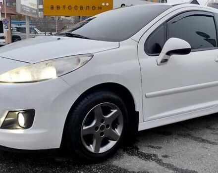 Белый Пежо 207, объемом двигателя 1.36 л и пробегом 179 тыс. км за 4700 $, фото 1 на Automoto.ua