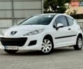 Білий Пежо 207, об'ємом двигуна 1.36 л та пробігом 200 тис. км за 4900 $, фото 16 на Automoto.ua