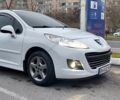 Белый Пежо 207, объемом двигателя 1.36 л и пробегом 179 тыс. км за 4700 $, фото 4 на Automoto.ua
