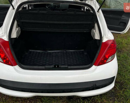 Білий Пежо 207, об'ємом двигуна 1.36 л та пробігом 237 тис. км за 4300 $, фото 8 на Automoto.ua