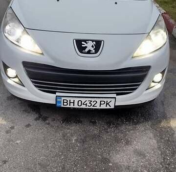 Белый Пежо 207, объемом двигателя 1.36 л и пробегом 179 тыс. км за 4700 $, фото 5 на Automoto.ua