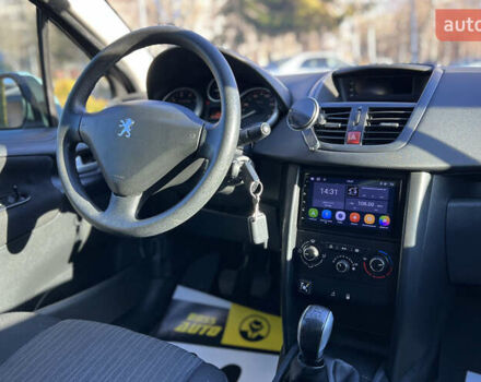 Белый Пежо 207, объемом двигателя 1.36 л и пробегом 238 тыс. км за 3900 $, фото 15 на Automoto.ua