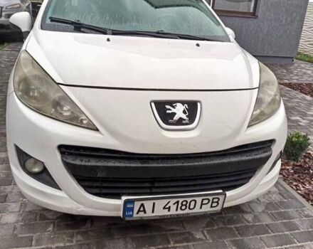 Белый Пежо 207, объемом двигателя 1.36 л и пробегом 175 тыс. км за 3300 $, фото 3 на Automoto.ua