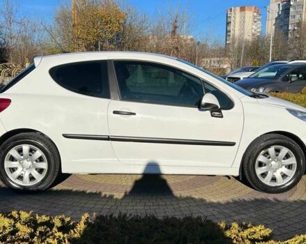 Белый Пежо 207, объемом двигателя 1.4 л и пробегом 209 тыс. км за 3900 $, фото 7 на Automoto.ua
