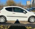 Белый Пежо 207, объемом двигателя 1.4 л и пробегом 209 тыс. км за 3900 $, фото 7 на Automoto.ua