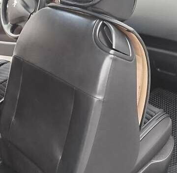 Белый Пежо 207, объемом двигателя 1.36 л и пробегом 179 тыс. км за 4700 $, фото 19 на Automoto.ua