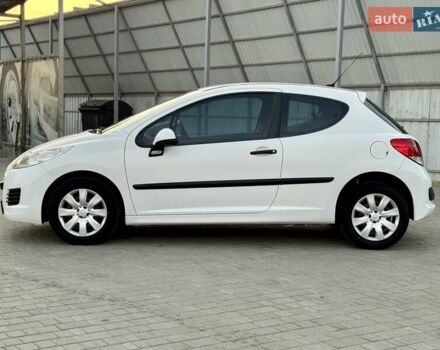 Білий Пежо 207, об'ємом двигуна 1.36 л та пробігом 200 тис. км за 4900 $, фото 9 на Automoto.ua