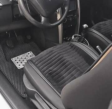 Белый Пежо 207, объемом двигателя 1.36 л и пробегом 179 тыс. км за 4700 $, фото 28 на Automoto.ua