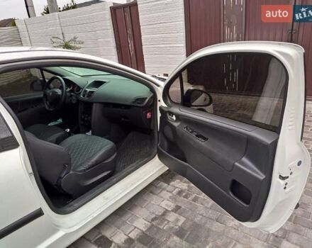 Белый Пежо 207, объемом двигателя 1.36 л и пробегом 175 тыс. км за 3300 $, фото 6 на Automoto.ua