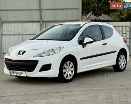 Білий Пежо 207, об'ємом двигуна 1.36 л та пробігом 200 тис. км за 4900 $, фото 1 на Automoto.ua