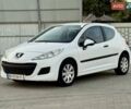 Білий Пежо 207, об'ємом двигуна 1.36 л та пробігом 200 тис. км за 4900 $, фото 1 на Automoto.ua